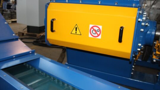 Shredding alkaline batteries a crucial step in recycling and waste management | SatrindTech Srl