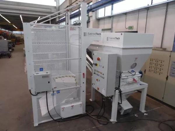Trituratore a 2 alberi K25hp con ribaltabile e scarico laterale a nastro Le nostre soluzioni di triturazione parlano americano