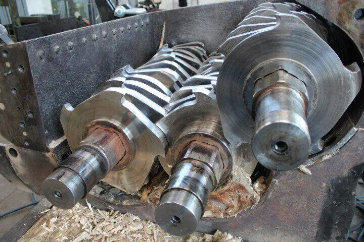 Manutenzione straordinaria del trituratore industriale Manutenzione straordinaria del trituratore industriale